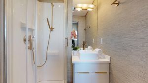 vogue-2-room-star-trailerVogue-S1-Restroom