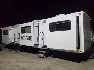 vogue-3-room-star-trailer-CE237ED4-A28D-486F-AB4F-79B73D0FA2A6