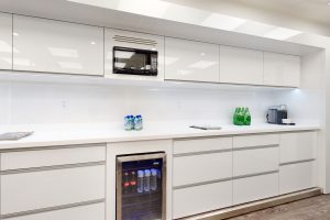 vogue-6-station-w-vip-lounge-5-Station-Makeup-and-Lounge-5-Station-makeup2