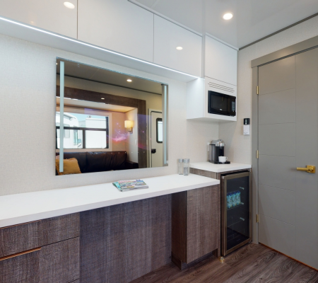5-Station-Makeup-and-Lounge-Lounge2 KKPS
