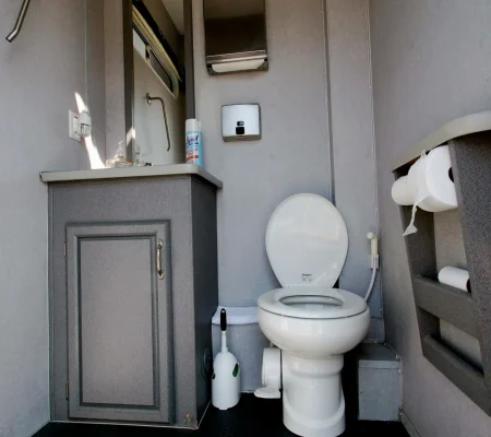9 Room Honeywagon Photo Interior