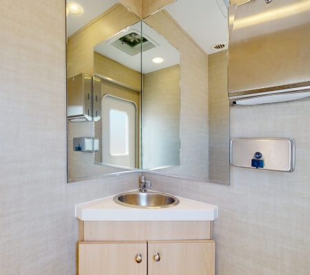 Eco-Glam-3-0-king-kong-production-vehiclesEG3-Bathroom-1-1
