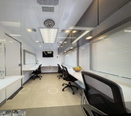 interior-2-PT35–Double-Office-AD-Trailer-king-kong-production-vehicles