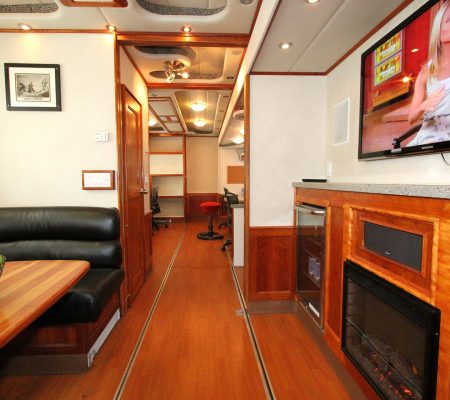 living-room-Kong-Combo-3-makeup-Stations-king-kong-production-vehicles