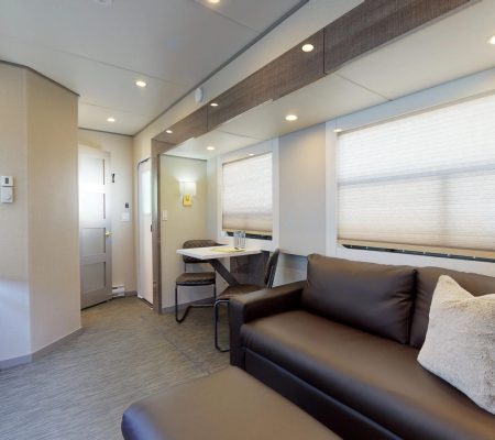 vogue-2-room-star-trailerVogue-S1-Lounge1