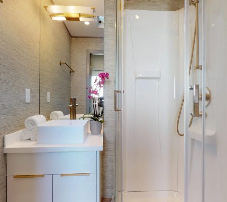 vogue-2-room-star-trailerVogue-S2-Bathroom
