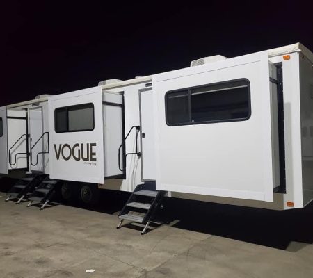 vogue-3-room-star-trailer-CE237ED4-A28D-486F-AB4F-79B73D0FA2A6