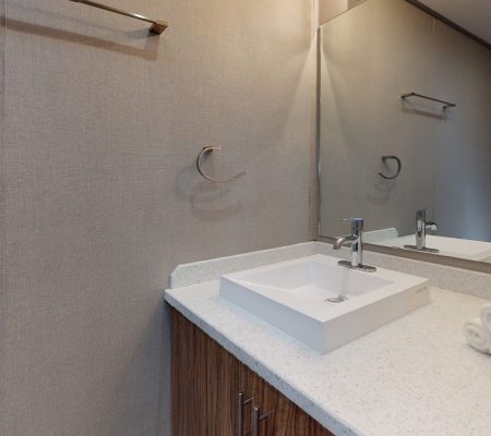 vogue-35-star-trailerV1RM-01-Vogue-Bathroom