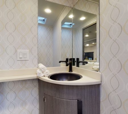 vogue-supreme-bathroom-med-res